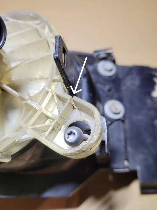 BMW E60 E61 E90 E83 E91 PHARES ANTIBROUILLARD PRZECIWMGLOWY DROIT AVANT OE 6910792