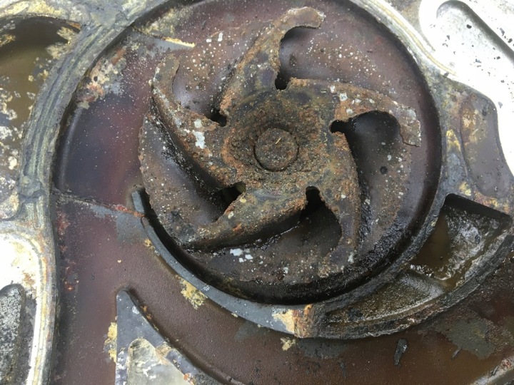 POMPE À EAU MERCEDES 5.5 V8 W221 A2722020510