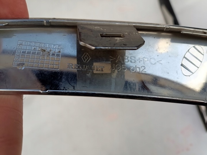 RENAULT SCIENIC 3 III LIFT DROITE MOULURE PARE-CHOCS
