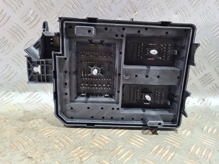 BOÎTE BEZPIECZNKOW FUSIBLE OPEL MOKKA X 1.4 TURBO