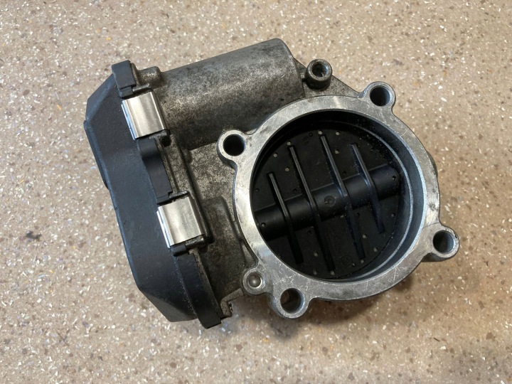 AUDI OE 06E133062C CARROSSERIE PAPILLON DES GAZ