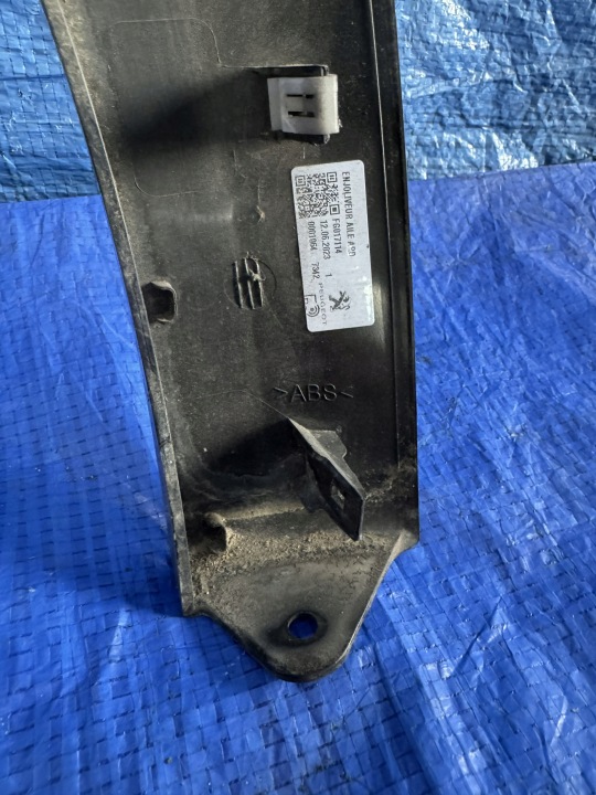 MOULURE GARDE-BOUE DROIT ARRIÈRE PEUGEOT 208 II GT 9824722480