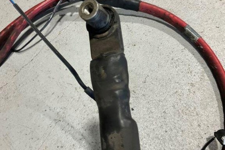 SERRE-CÂBLE POSITIVE BMW 5 (E60) 9176949 3.0L GASOLINE 2009