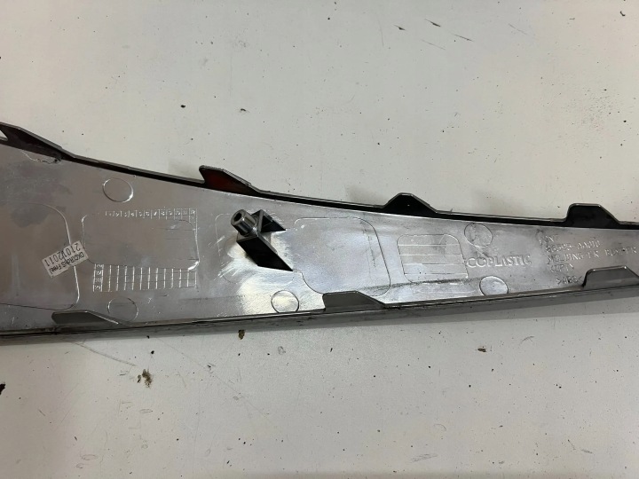 HYUNDAI ELANTRA VII 2021- GAUCHE MOULURE CHROME PARE-CHOCS AVANT AVANT OEM