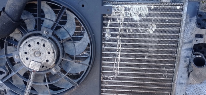 OPEL ZAFIRA B 1.9 RADIATEURS ÉCHANGEUR AIR-AIR VENTILATEUR 0130303960