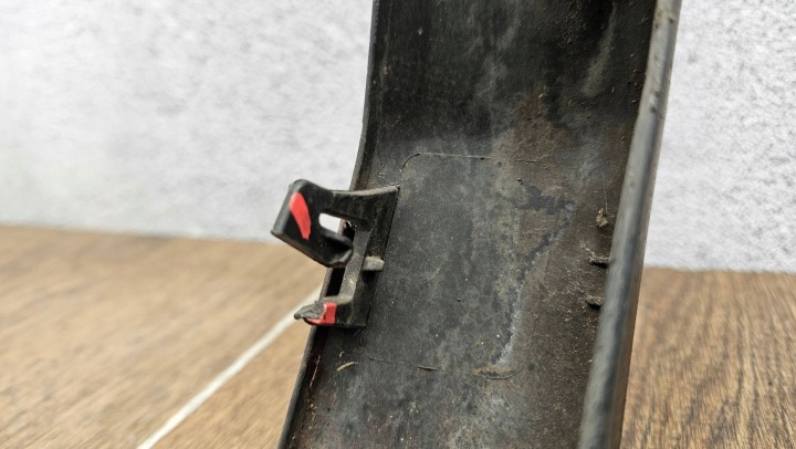 NISSAN QASHQAI J11 DROITE MOULURE GARDE-BOUE AVANT