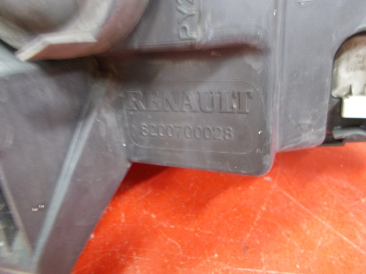 RENAULT THALIA II 08-12 8200700028 PHARE GAUCHE AVANT AVANT GLISSIÈRE ZDERZKA