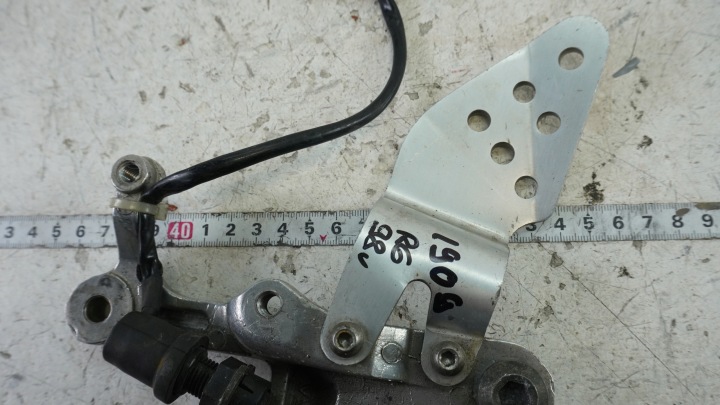 I909 YAMAHA YZF R6 RJ03 98-02 SET FIXATION PODNOZKA