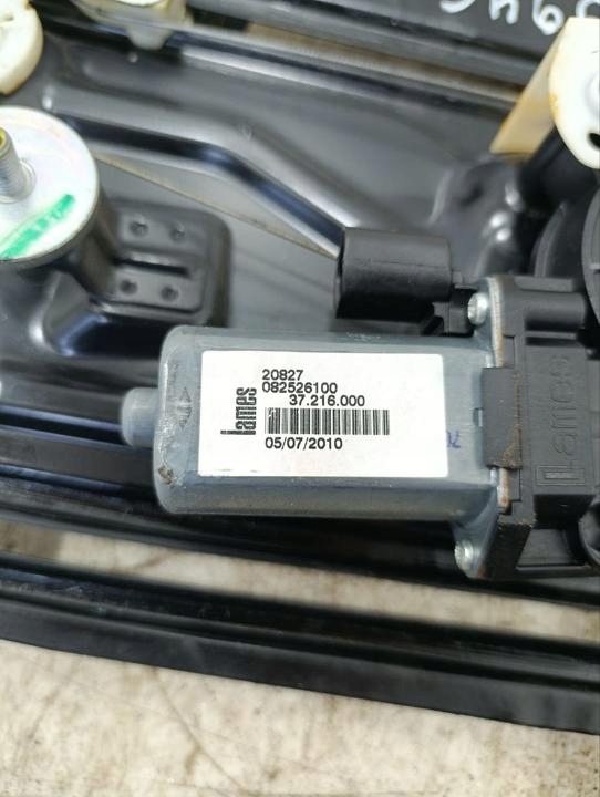 PETIT MOTEUR ÉLÉVATEUR OKIEN MASERATI GRAN TURISMO 2011 AVEC ARRIÈRE AVEC GAUCHE 08252