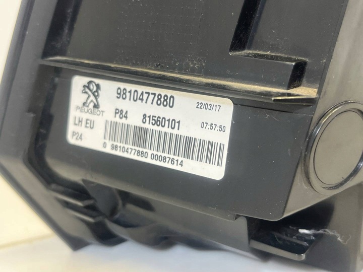 PHARE ARRIÈRE DANS COUVERCLE DE COFFRE GAUCHE CÔTÉ PEUGEOT 3008 2 2019 P8481560101