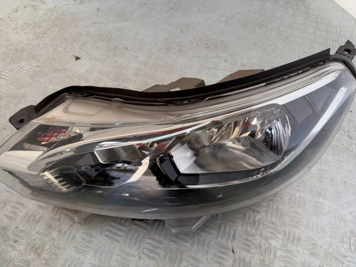 PHARE GAUCHE DROIT AVANT AVANT TOYOTA PROACE II VERSO EUROPE