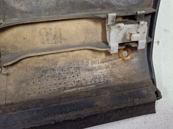 RANGE ROVER III L322 REVÊTEMENT MOULURE GARDE-BOUE GAUCHE AVANT GAUCHE AVANT
