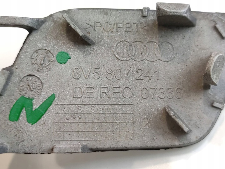 AUDI A3 8V BOUCHON CROCHET PARE-CHOCS AVANT 8V5807241