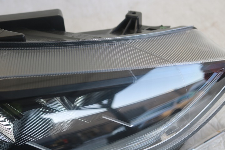 FORD FOCUS MK4 LIFT LED DROITE PHARE AVANT NX7B-13E014-CD