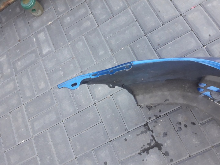 MAZDA 3 BK 2003-2006 PARE-CHOCS AVANT ORIGINAL AVANT EN BON ÉTAT BERLINE SPORT 27B