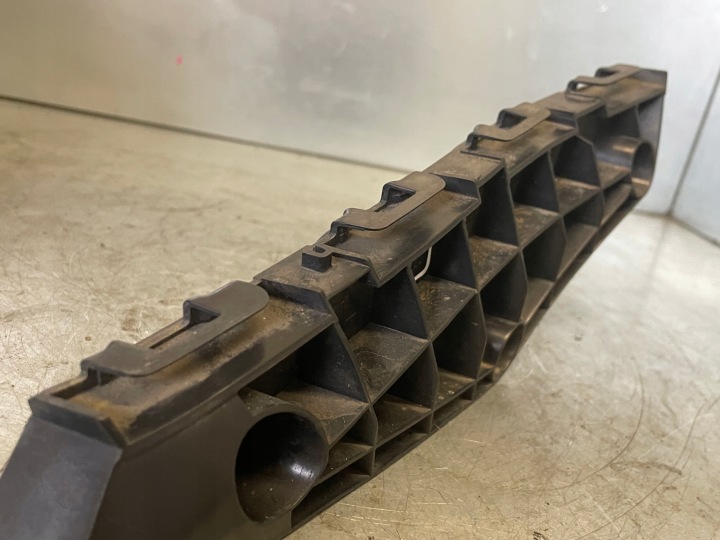 TOYOTA AVENSIS T27 LIFT 2017 GLISSIÈRE SUPPORT GARDE-BOUE PARE-CHOCS GAUCHE AVANT