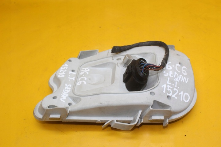 DOUILLE D'AMPOULE GAUCHE ARRIÈRE AUDI A6 C6 436071L