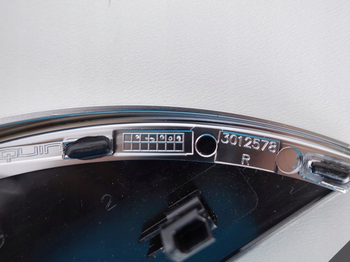 MERCEDES W205 GLC MOULURE DÉCOR PANNEAU DROITE AVANT
