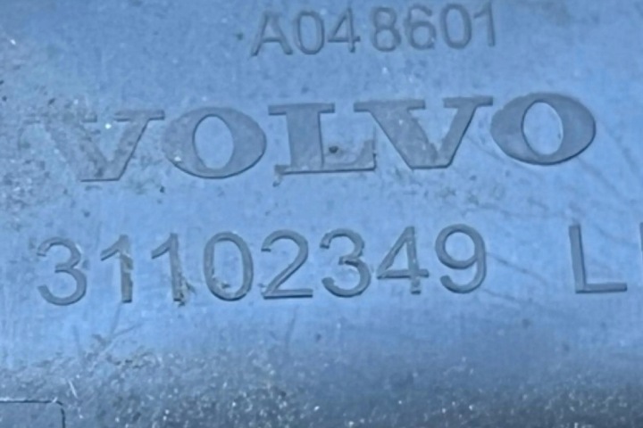 GAUCHE LATÉRALE PROTECTION MONTANTS VOLVO V40 ESTATE (VW) 31102349 1.6L DIESEL 2013