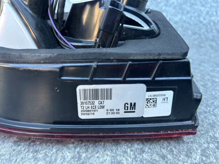 PHARE GAUCHE ARRIÈRE ARRIÈRE 39107532 OPEL INSIGNIA B UNIVERSEL
