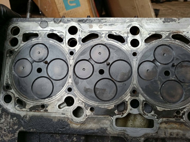 SKODA OCTAVIA II 2.0TDI CULASSE MOTEUR 03G103373A BKD
