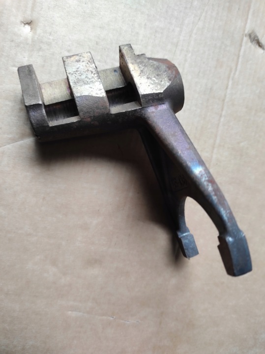 FOURCHETTES 2 I 5 VITESSES VERS C-330 50011360 PRODUIT KRAJOWY