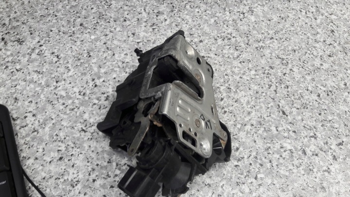 2087200135 SERRURE GAUCHE AVANT MERCEDES CLK 200 3D