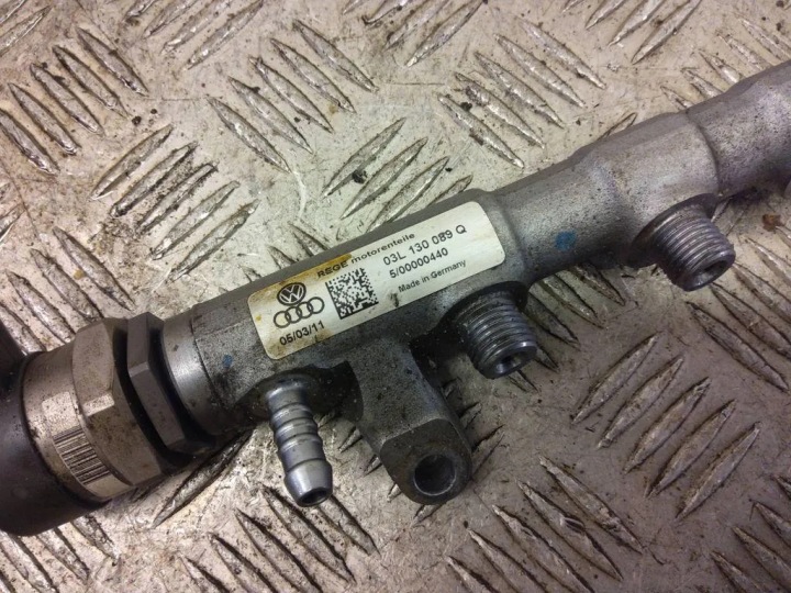 MOULURE INJECTION AUDI Q5 (8R) 03L130089Q 1.97L DIESEL 2011