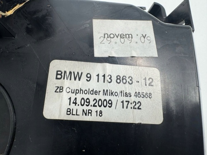 POIGNÉE SUR GODET DANS CONSOLES CENTRALE BMW 7 F01 F02 F03 F04 9113863