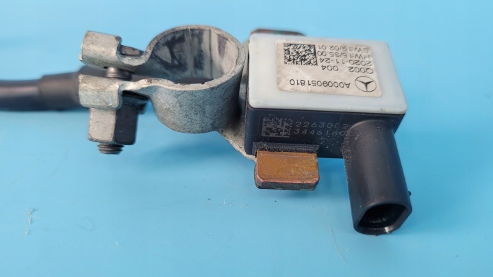 MERCEDES EQA 250 21R SERRE-CÂBLE NÉGATIVE A0009051810