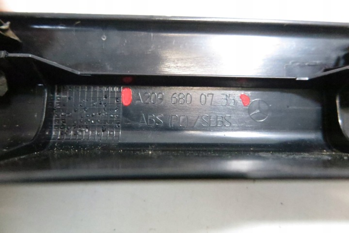 MOULURE REVÊTEMENT SEUIL GAUCHE MERCEDES ESSENCE CLK W209 LIFT A2096800735