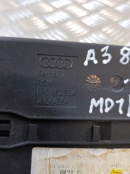 POIGNÉE SUR GODET CUPHOLDER 8P0862534B AUDI A3 8P LIFT 05R-