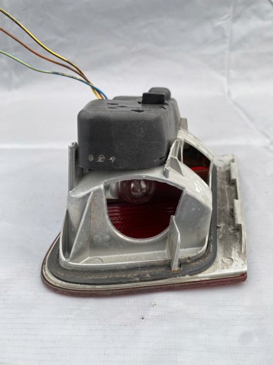 PHARE GAUCHE ARRIÈRE DANS COUVERCLE DE COFFRE BMW 3 E46 BERLINE 8364923