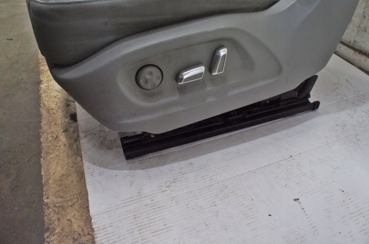 UP257 AUDI Q3 I 8U SIÈGE GAUCHE AVANT USA CHAUFFÉ