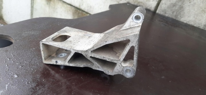 POIGNÉE SUPPORT SUPPORT MOTEUR 2.4D VOLVO XC90 31262325