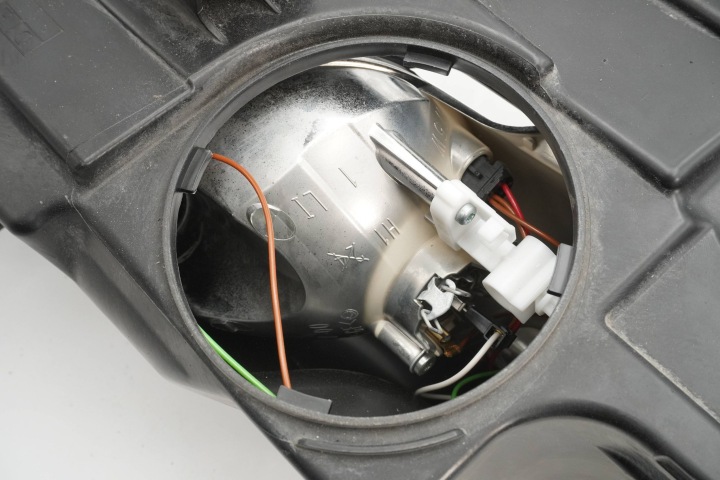 PHARE AVANT GAUCHE FORD FIESTA MK7 8A61-13W030-AJ