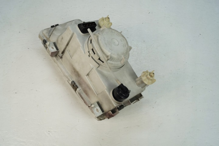 SKODA FELICJA PHARE AVANT AVANT DROITE HELLA
