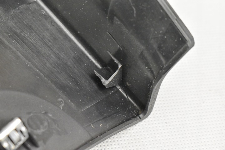 TESLA X LISTWA+OSLONA COUVERCLES DE COFFRE ARRIÈRE 1037897-00-E