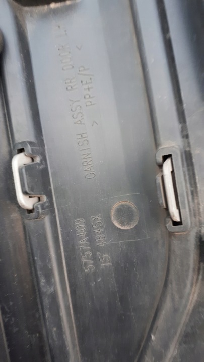 MITSUBISHI OUTLANDER III MOULURE PORTES GAUCHE ARRIÈRE GAUCHE ARRIÈRE 5757A409