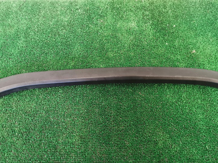 MOULURE SUR AILE DROITE AVANT AVANT JEEP GRAND CHEROKEE WK2 LIFT