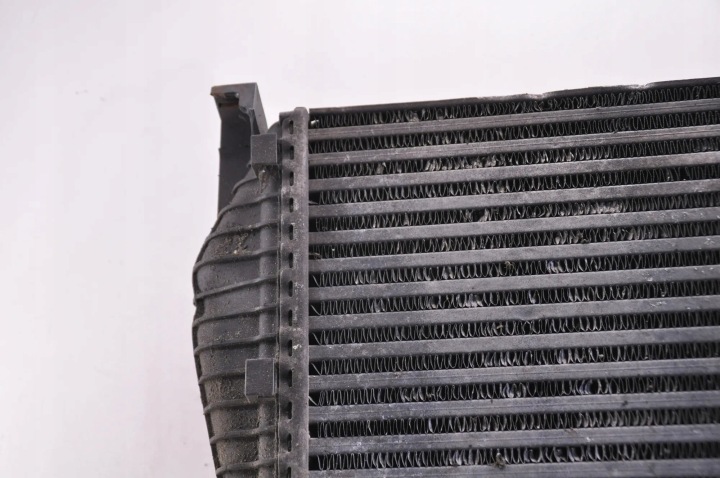 RADIATEUR D'INTERCOOLER AUDI Q7 (4L) 7L6145803C 3.0L DIESEL 155KW 2007