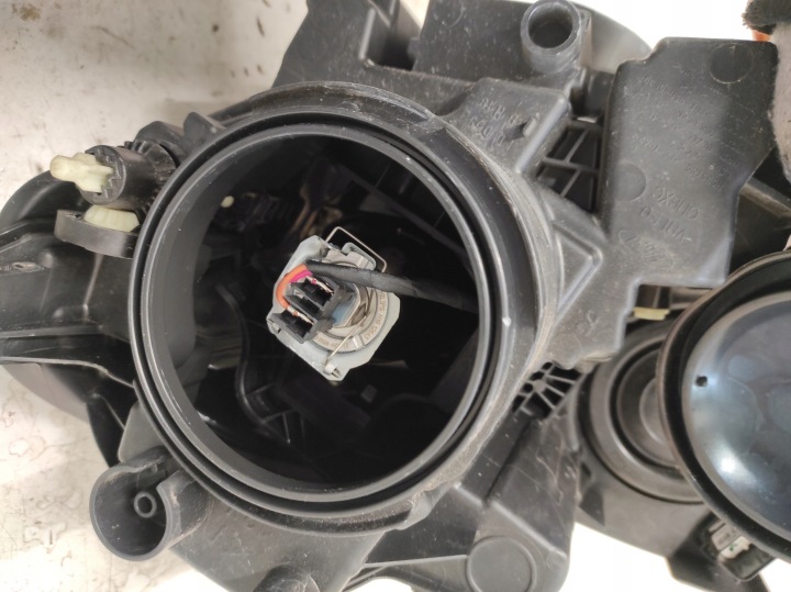 FORD ECOSPORT LIFT 17- PHARE DROITE AVANT GN15-13W029-JG POUCES