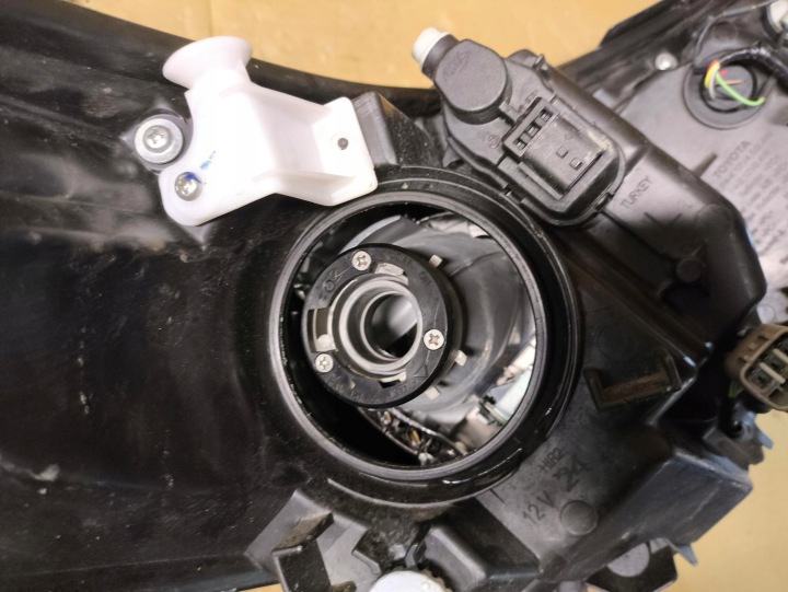 PHARE PROJECTEUR GAUCHE TOYOTA CHR EUROPE