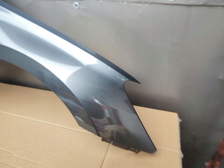 AILE ACIER DROIT AVANT AVANT AUDI A3 8Y AVANT RESTYLAGE DE 04.20R COULEUR LZ7S