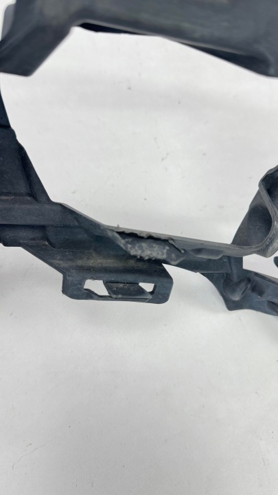 VOLVO S90 V90 2016 GLISSIÈRE FIXATION PARE-CHOCS AVANT DROIT 31383238