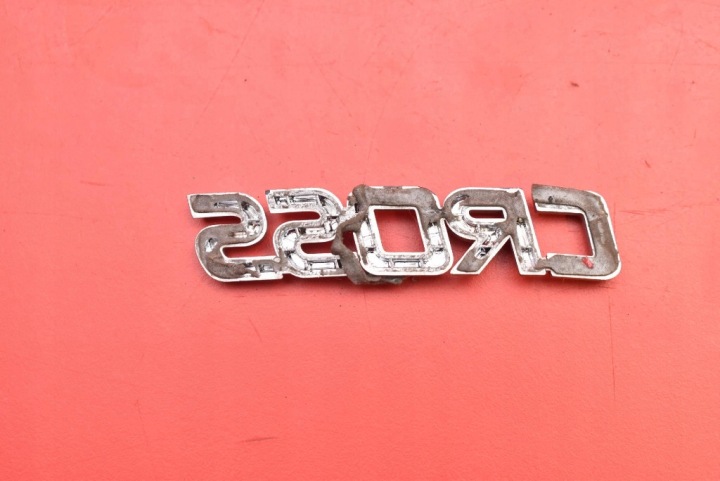 INSIGNE EMBLÈME CAPOTS TOYOTA YARIS CROSS 20-