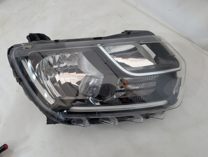 DUSTER II LED PHARE DROITE AVANT AVANT 260101133R
