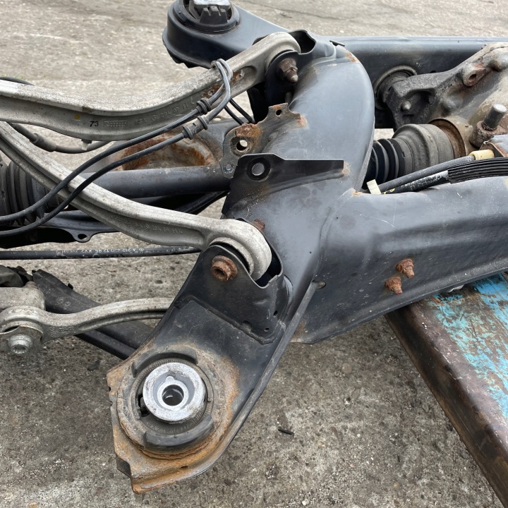 SUSPENSION CHÂSSIS POUTRE CHÂSSIS ARRIÈRE COMPLET MERCEDES 3.0CDI W212 UNIVERSEL 13R