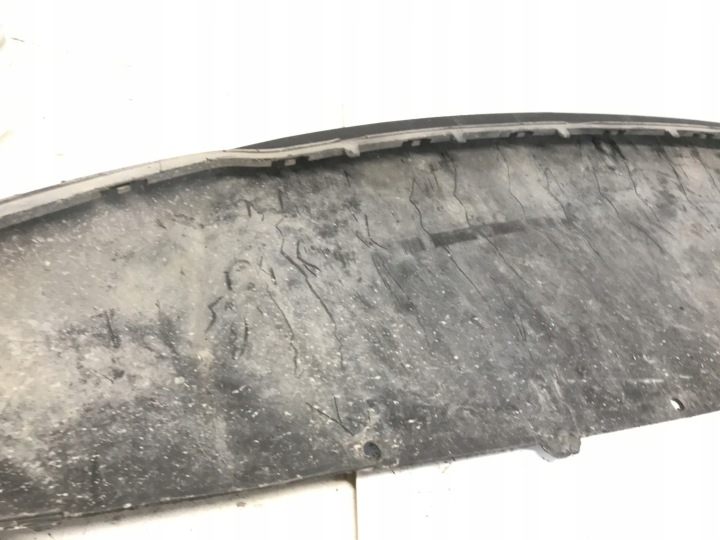 TESLA AVEC PROTECTION INFÉRIEURE PARE-CHOCS SPOILER AVANT
