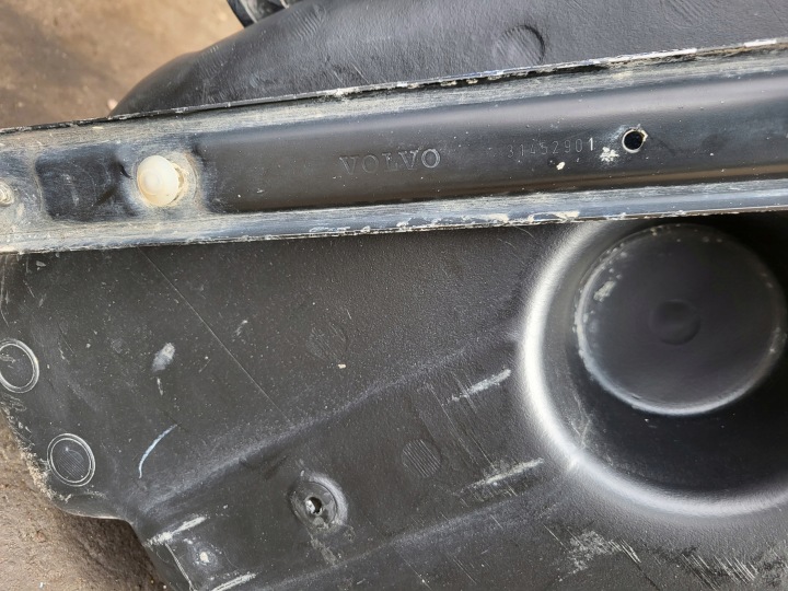 RÉSERVOIR RÉSERVOIR CARBURANTS POMPE ENTRÉE CONDUIT D'AIR SUPPORTS PROTECTION VOLVO XC60 II 2 OE EUROPE